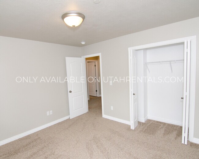 Building Photo - 1054 W 70 N