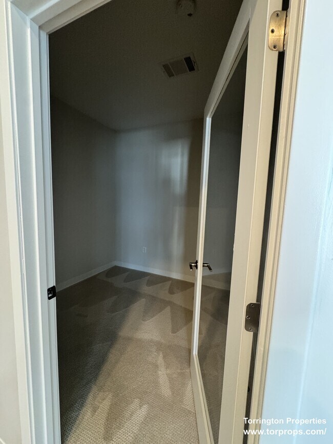 Building Photo - 289 Walk Hill St