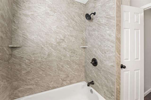 Building Photo - 8009 Northbrook Dr