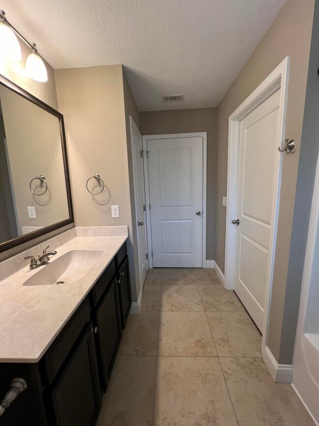 Building Photo - 415 E Field Ave