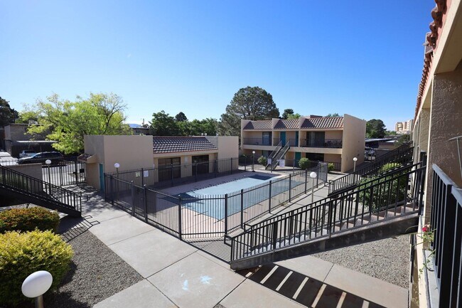 Building Photo - 1025 Valencia Dr SE