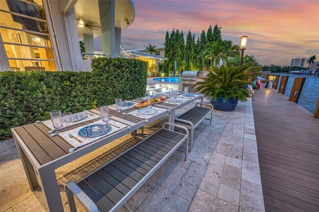 Building Photo - 2740 NE 15th St