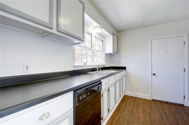 Building Photo - 1602 Mohle Dr