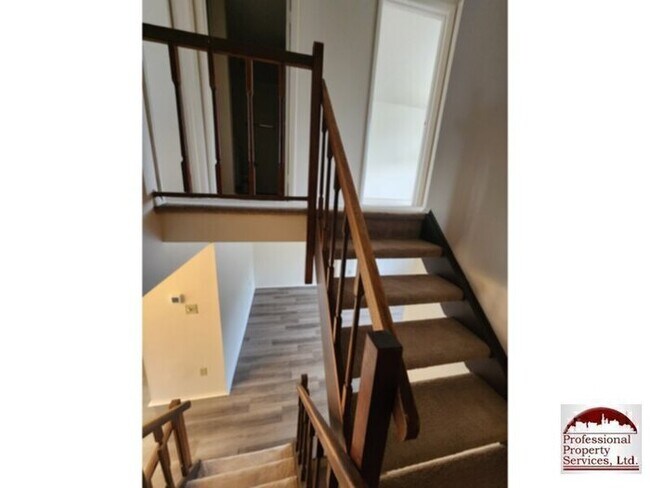 Building Photo - Upgraded End Unit In Amber Meadows