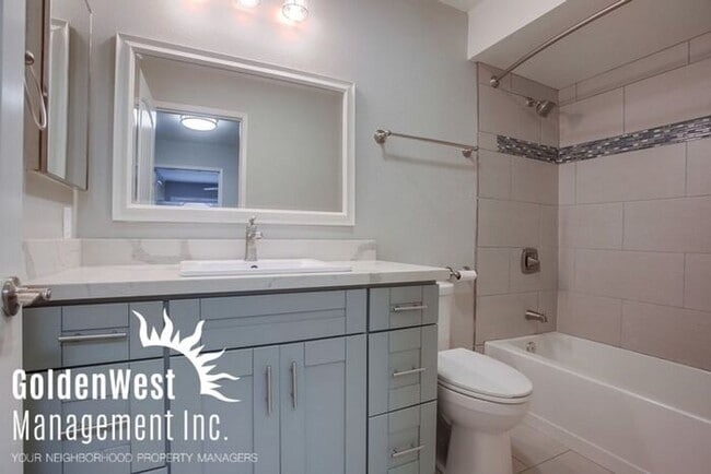 Building Photo - Upgraded 1Bdm 1Ba Condo in Beautiful Del Mar