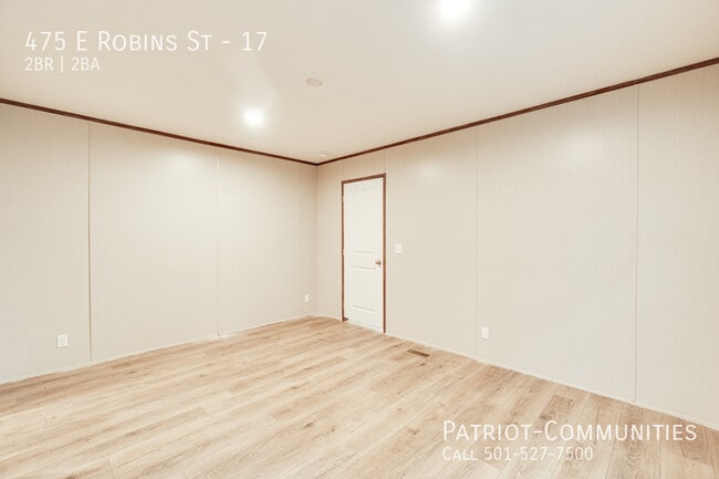 Building Photo - 475 E Robins St