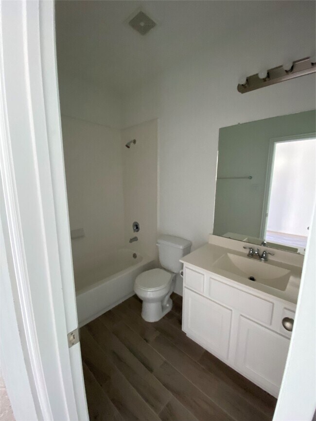 Building Photo - 210 Emory Birch