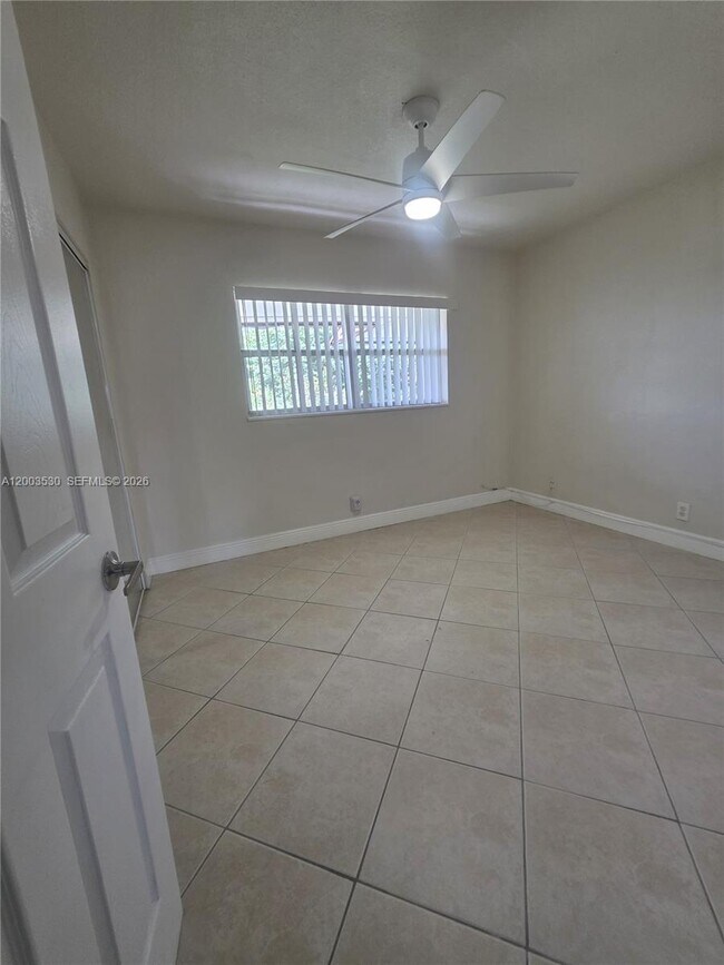 Building Photo - 6709 N Kendall Dr