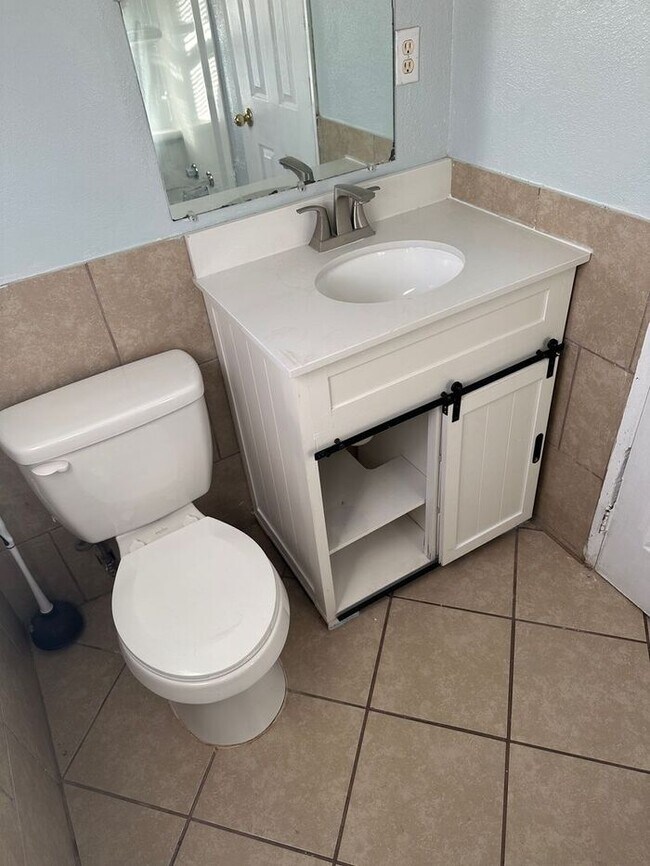 Building Photo - Come see this updated and spacious 3 bedro...