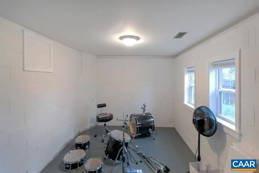 Building Photo - 1304 Poplar St