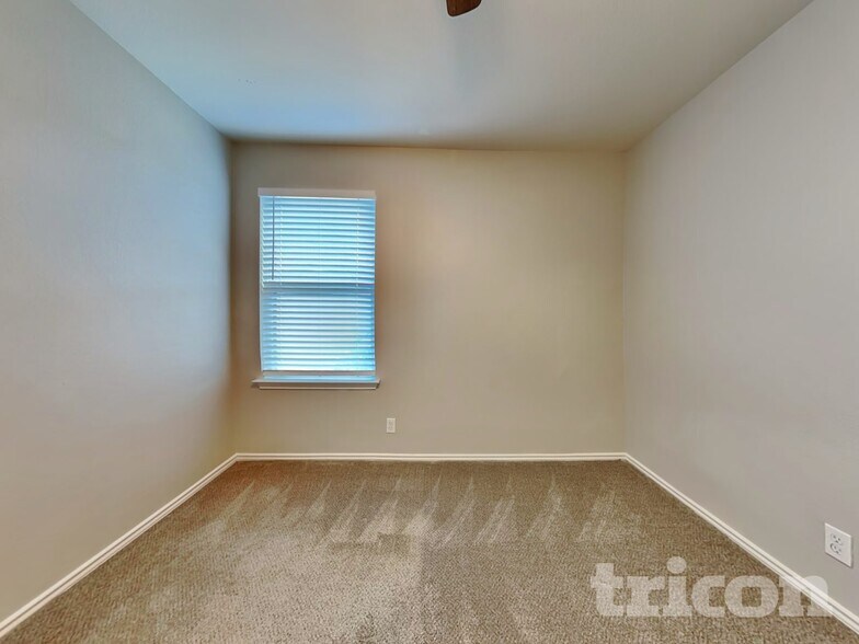 Building Photo - 240 Dragon Ridge Rd