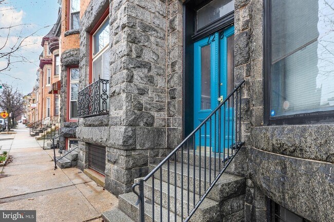 Building Photo - 728 Reservoir St