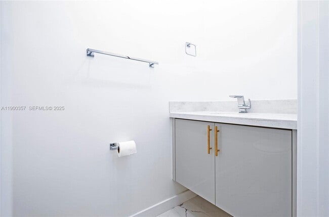 Building Photo - 16697 Hemingway Dr