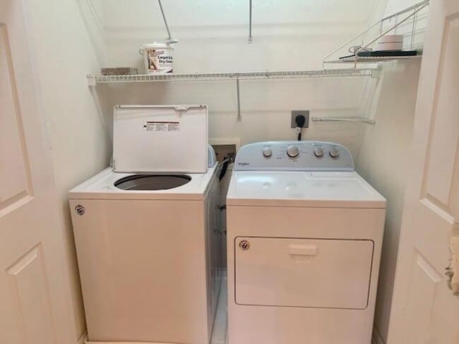 Building Photo - 110 Park Oaks Ct