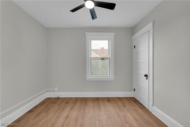 Building Photo - 1330 W 67th St