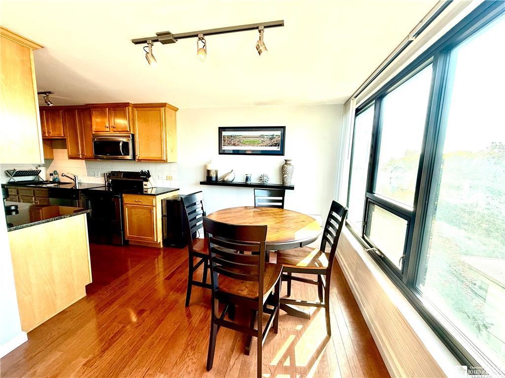 Building Photo - 849 Delaware Ave