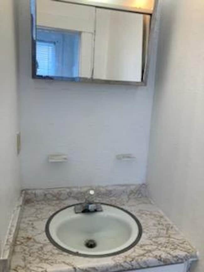 Building Photo - Single family home for rent