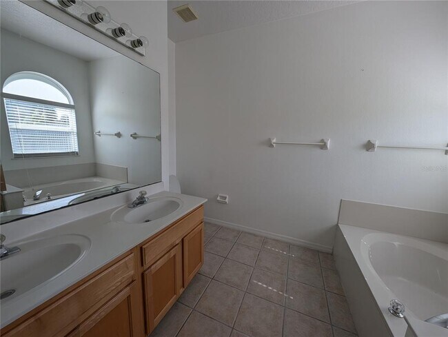 Building Photo - 5281 Los Palma Vista Dr