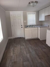 Building Photo - 2351 Cosmopolitan St