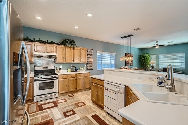 Building Photo - 7237 W Mesa Vista Ave