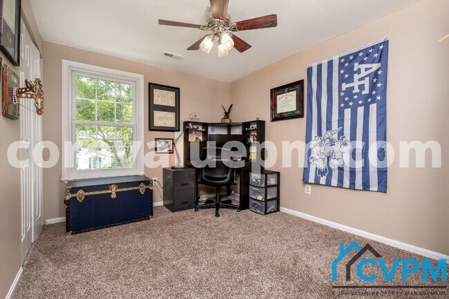 Building Photo - 15952 Alameda Dr