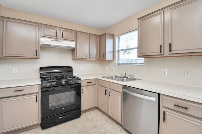 Building Photo - 8914 Pecan Pl Dr