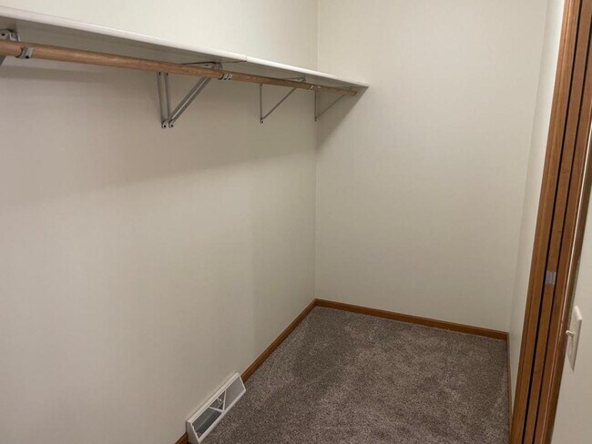 Building Photo - 640 Angel Court