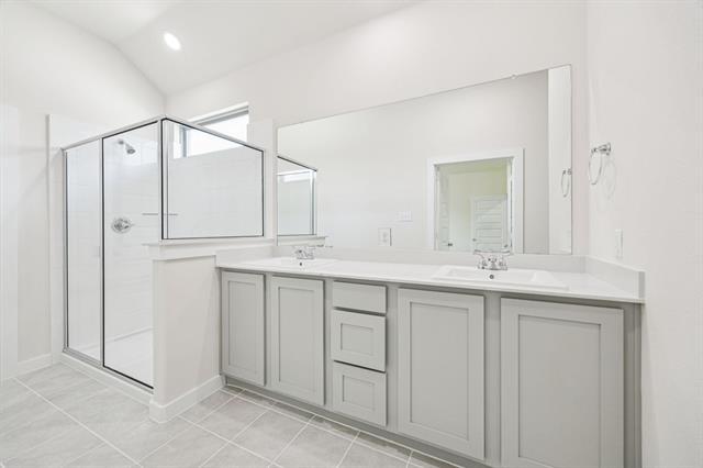 Building Photo - 646 Briar Dr