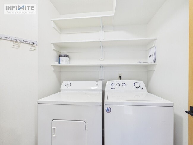 Building Photo - Updated 2 Bedroom in Belgrade