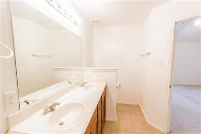 Building Photo - 10371 Darkwood Dr