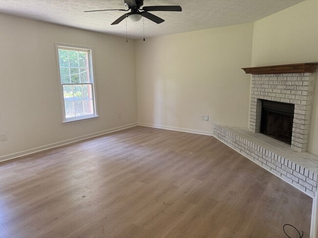 Building Photo - 208 Highland Park Dr