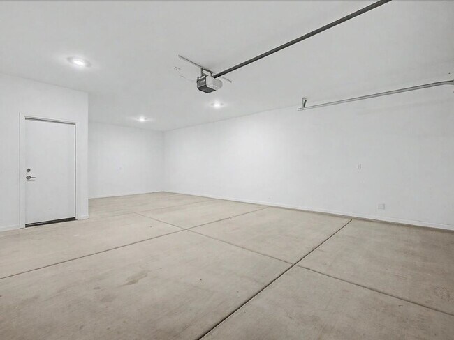 Building Photo - 17606 S Ridgerunner Dr
