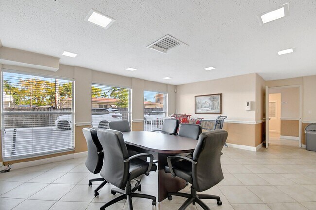 Building Photo - 2555 NE 11th St