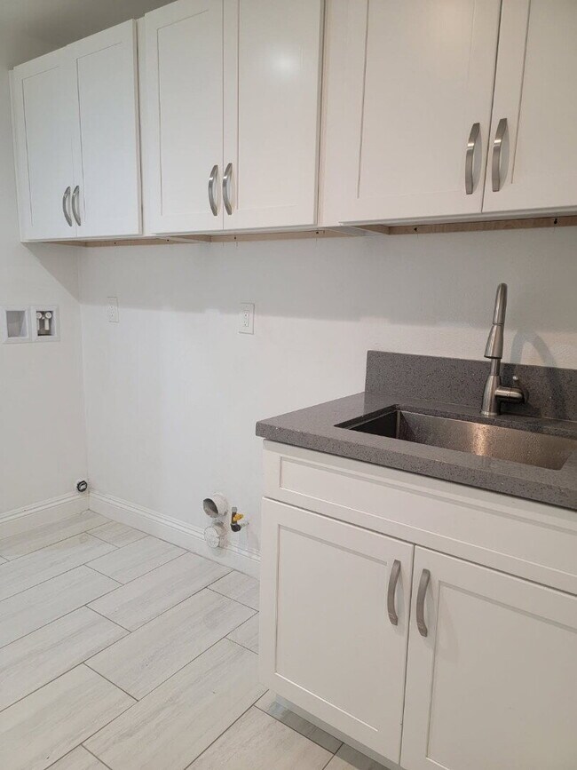 Building Photo - Must see - Won't last!  Spacious home with large back yard.