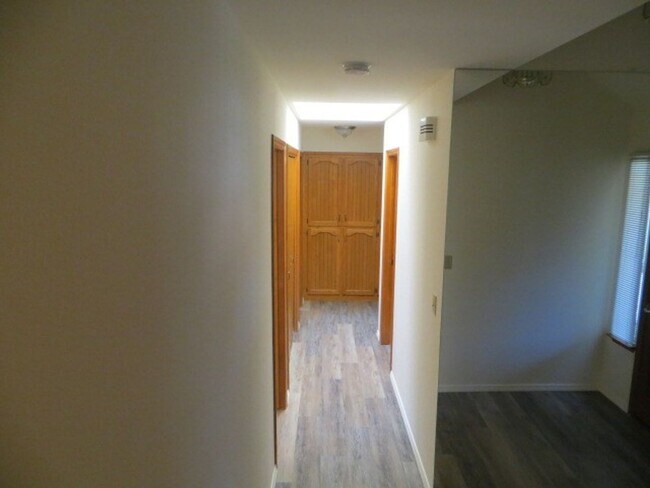 Building Photo - North Fresno Home, 3BR/2BA, Built 1989 - Lots of Amenities!