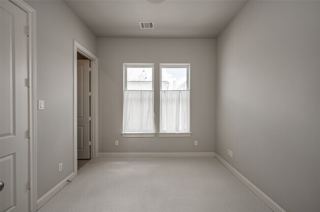 Building Photo - 266 E 28th St