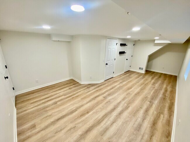 Building Photo - 5203 France Ave S