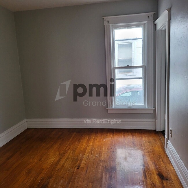 Building Photo - 852 W Waggoner St