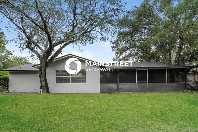 Building Photo - 4 Bedroom Pet-Friendly Home in Orlando, FL with Main Street Renewal