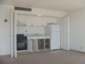 Building Photo - Studio at the Makaha Valley Towers