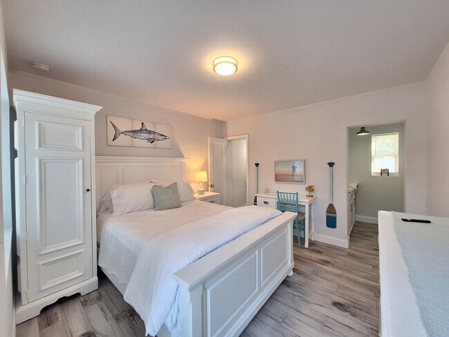 Building Photo - LONG TERM FURNISHED EFFICIENCY-ALL UTILITES INCLUDED!