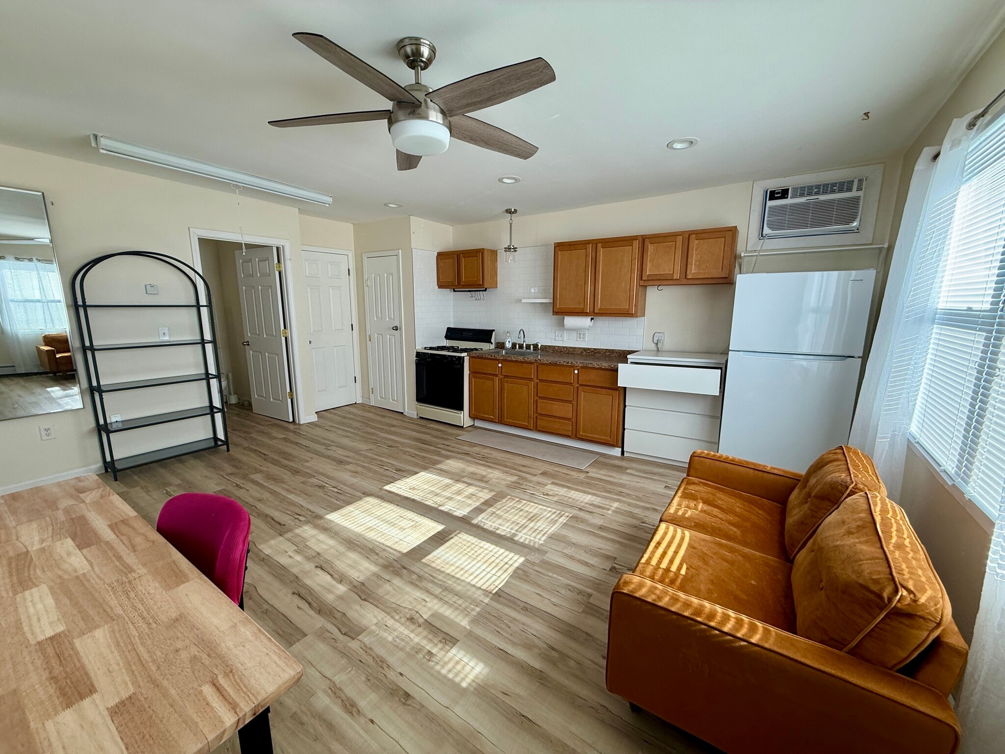 Building Photo - 7215 University Ave