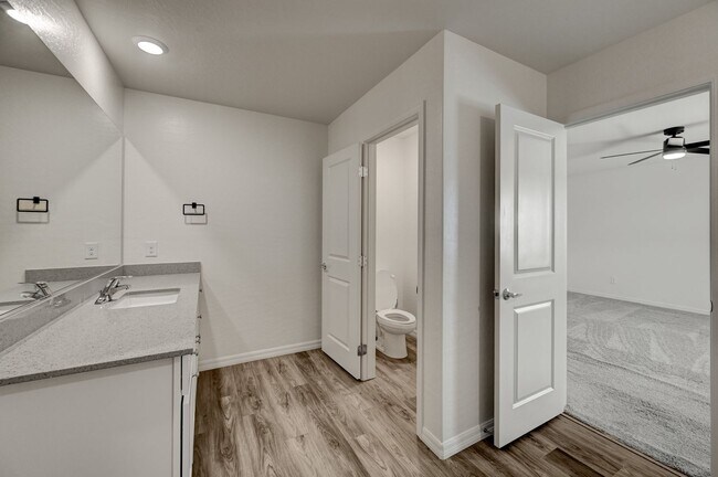Building Photo - Upgraded 5 bedroom home in Cul-De-Sac!!