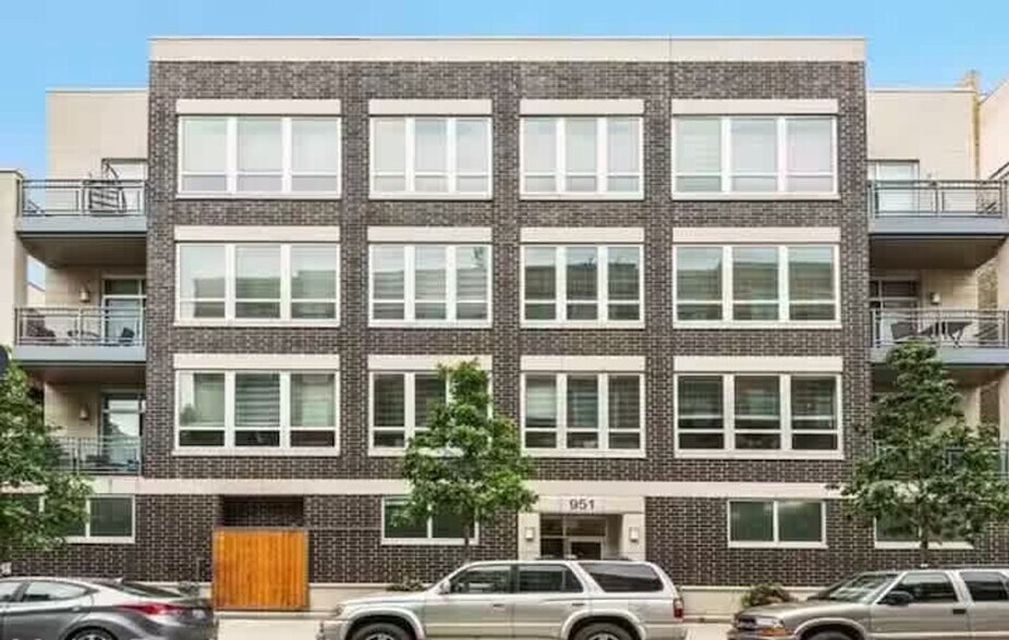 Building Photo - 951 W Huron St