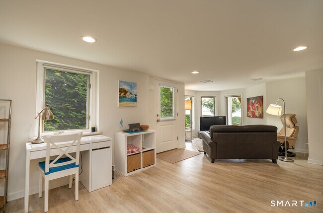 Building Photo - 133 Linden Ave