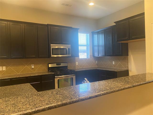 Building Photo - 2712 Lake Ridge Dr