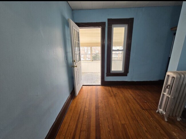 Building Photo - 32 Charles St