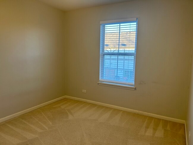 Building Photo - 1088 N Claremont Dr