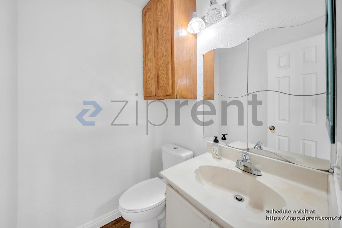 Building Photo - 12526 Pinehurst St