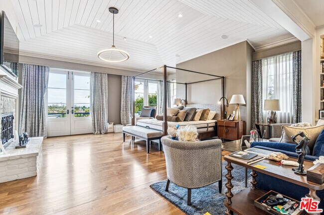 Building Photo - 458 Toyopa Dr